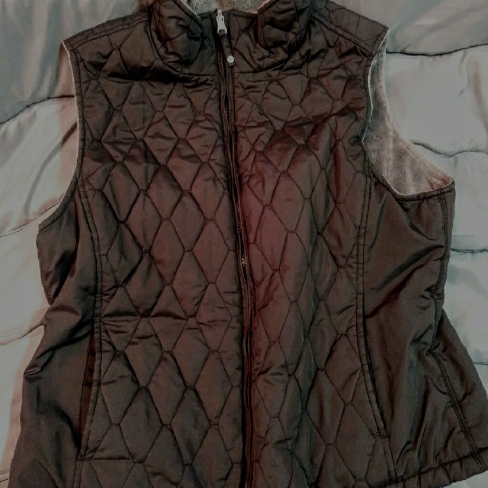 American Eagle black vest